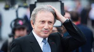 Le passage de billy debu (invité de dani lary) dans vivement dimanche avec michel drucker. Michel Drucker Quels Ont Ete Ses Premiers Mots Pour Son Retour Dans Vivement Dimanche Femme Actuelle Le Mag