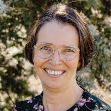 Annette Davison's Instagram, Twitter & Facebook