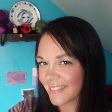 Lois Darling's Instagram, Twitter & Facebook