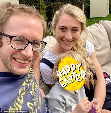 Laura rebecca kenny, cbe is an english track and road cyclist who specialises in the team pursuit, omnium, scratch race and madison discipli. Olympians Laura And Jason Kenny Share Their Joy As Son Albert Learns How To Ride A Bike In Lockdown Daily Mail Online