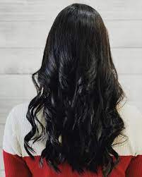 Ma non tutte le tinte nere sono uguali e per capire quale tonalità di nero fa al caso tuo, bisogna analizzare l’incarnato. Aemme Studio Capelli Neri Lucidi Ad Effetto Specchio Facebook