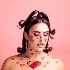 Molly Chapman's Instagram, Twitter & Facebook