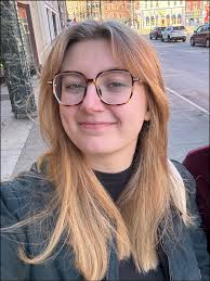 Introducing myself, 30-year-old hairstylist from Morehead