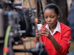 Telenovela is'thunzifilmindeki rolüyle emmy ödülü'ne aday gösterildi ve güney afrika'daki en ilgi çekici televizyon programlarından biri televizyon , mail & guardian tarafından. South African Actress Thuso Mbedu The Only African Nominated For Emmy Awards Face2face Africa