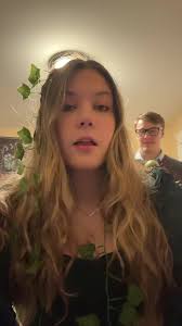 feed me 🌿🩸@Theo H