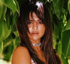 Short hair looks great on round faces as it gives dimension to the face and camouflages the roundness of the face. 10 Latest Fringe Hairstyles For Round Face Women Styles At Life