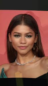 Shes hot tho! #doppelgänger #doppleganger #celebrity #celebrities #loo...