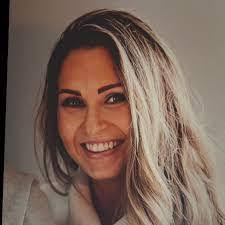 Laura Hannan's Instagram, Twitter & Facebook