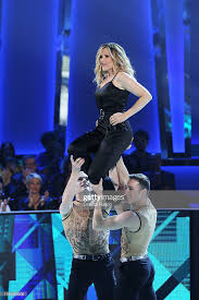 Programma tv in onda su questo articolo è stato pubblicato in danza news ed etichettato danza, danzadance, heather parisi. Foto Di Attualita Lorella Cuccarini Attends The Buon Compleanno Buon Compleanno Compleanno Fotografia