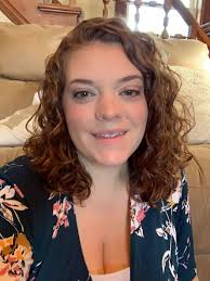 Cleaning makeup tools with baby shampoo and a scrubber mat