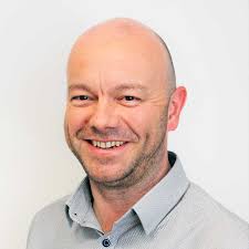 Stephen Pett's Instagram, Twitter & Facebook