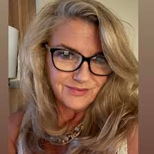 Hello everyone, I have a very small space in Paris that I would like to  rent during the Olympics. The problem is that the space doesn't allow me to  center the bed