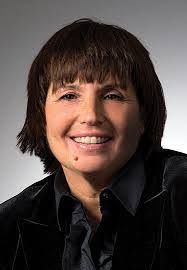 Leslie Ray's Instagram, Twitter & Facebook