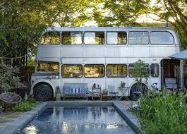 The Home And Converted Bus Of Miranda Lake Maison Au Bord Du Lac Visites De Domicile Belle Maison