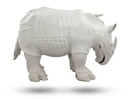 L'ours arrivé au bout de la bande de terre limitant notre lagune décide de s'y aventurer. Rhinoceros De Meissen