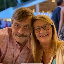 Hey, I'm curious what's your top tip for managing painting projects  efficiently and keeping clients.