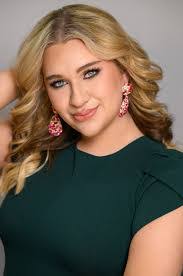 Kelly Keiser's Instagram, Twitter & Facebook