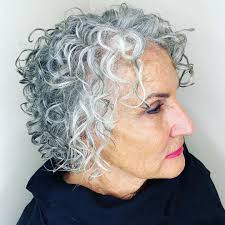 The thing is, it's often quite difficult to manage short wavy hair and to maintain the haircut — it's all about frizziness, you know. 20 Elegant Hairstyles For Women Over 70 To Pull Off In 2021