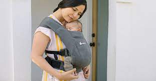 Damit ist die haltung gemeint. Anhock Spreiz Haltung Ergobaby