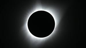Gerhana bulan total 28 juli disebut bulan mini karena saat terjadi gerhana, bulan sedang berada di dekat titik terjauhnya dari bumi (apogee). Gerhana Matahari Total 2 Juli Terlihat Jelas Di Chile Dan Argentina