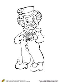 Il fait toujours des bêtises, ce qui fait beaucoup rire. Coloriage Clown De Cirque Sur Hugolescargot Com