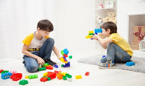 Ecco tutte le attività da fare in casa con i bambini per affrontare al meglio queste lunghe e intense settimane. Giochi Per Bambini Da Fare In Casa Le 10 Migliori Idee Per Non Annoiarsi