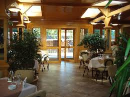 It also has a massage service and a restaurant. Hotel Ami Baile Felix