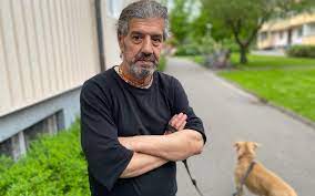 En brand bröt ut på en spis i en lägenhet på norrby. Samir Raddades Av Sin Hund Nar Huset Stod I Brand Hem Hyra