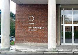 Hovedtendensen i temperaturutviklingen for norge de siste drøyt 100 år er at det har blitt varmere. Logo And Exterior Signage Designed By Neue For The Norwegian Meteorological Institute Wayfinding Signage Design Signage Design Exterior Signage