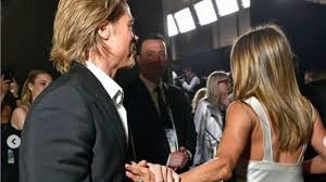The new streaming service won its first major hollywood honor on sunday, as the morning show star jennifer aniston picked up a sag award for best female actor. Ini Makna Bahasa Tubuh Brad Pitt Dan Jennifer Aniston Di Sag Awards 2020