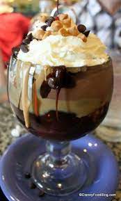 Review New And Old Beaches And Cream Desserts The Disney Food Blog Sundae Recipes Desserts Cream Desserts