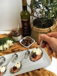 Amalgamate il frullato al passato di patate e lavorate sino a ottenere un composto omogeneo. Antipasti Veloci Con Salmone E Pate Di Olive Cucina Svago