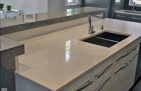 Le prix moyen généralement constaté est compris entre 150€ à plus de 350€ le mètre carré. Renovation De Son Plan De Travail Le Quartz Ou Le Corian
