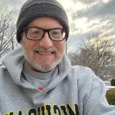 I am a single truck driver from USA 🇺🇸 I live alone