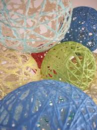 Cool Balls To Hang From Tree Or Ceiling Made Of Yarn And Balloons And Glue Then Spraypainted Yarn Chandelier Yarn Lanterns Yarn Diy
