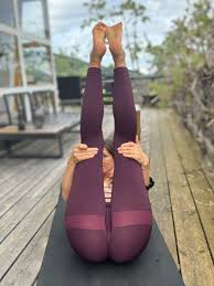 Linda Lanuu в X: „Stretching time 😇😀 t.coWSgg5BSBTj“  X