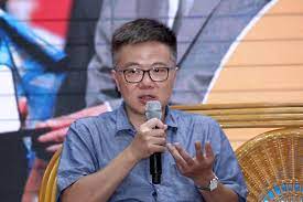 … giáo sư chỉ có nghĩa vụ chịu trách nhiệm với những gì ông ấy viết chứ đâu có nghĩa vụ chịu trách nhiệm cho những gì các anh nghĩ và xuyên tạc ra? nhiều người bảo ngô bảo châu là kẻ ăn cháo đá bát. Gs Ngo Báº£o Chau Toi Tá»«ng Sá»'c Khi Nháº­n Ä'Æ°á»£c Báº£ng LÆ°Æ¡ng Cá»§a Minh Vietnamnet
