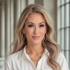 How crazy is this??? “SUNDAY: Jennifer Hale works her 131st NFL telecast as  a sideline reporter, tying her for 10th-most