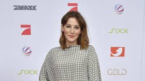 Hier seht ihr die erfolgreichsten deutschen moderatoren und moderatorinnen wie zum beispiel günther jauch, joko und klaas, katja burkard und co. Eistauchen Gemeistert Moderatorin Jeannine Harter Als Klaas Promiflash De