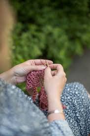 This video knitting tutorial will help you learn how to knit the knit stitch. Too Hot To Knit Try These Simple Quick Knits For The Summer Woolenberry