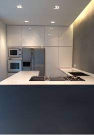Cucina Realizzata In Laccato Lucido Bianco Con Top In Corian Kitchen Made In Glossy White Laquared Top I Kitchen Installation Kitchen Lighted Bathroom Mirror