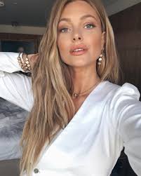 Ça lui va frangement bien. Lways By My Side Choose Your Bangle Earring Cuff Or Necklace And Customize It With Apmmonac Belles Couleurs De Cheveux Couleur Cheveux Tendance Cheveux