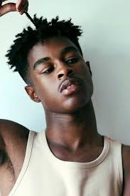 Hello la vidéo d'aujourd'hui t'emmènera pas à pas, en toute facilité, vers une coupe homme. 20 Courts Boucles Coiffures Pour Black Men Coupe De Cheveux Homme