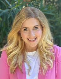 Suzanne Fee's Instagram, Twitter & Facebook