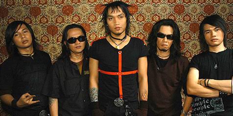 Donald (tengah) mantan vokalis Band Jamrud