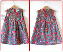 Maybe you would like to learn more about one of these? Das Kind Tragt Knip Kleidchen Und Bengel Mutze Binenstich