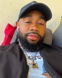 Shane Hutton's Instagram, Twitter & Facebook