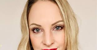 Jayne Wall's Instagram, Twitter & Facebook