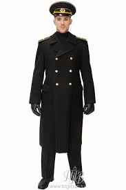 Она, чаще всего, состоит из ушитого кителя, с пришитыми эмблемами родовых войск, золотыми пуговицами, наградами и значками, аксельбанта и традиционной обуви, пояса и фуражки (берета). Kostyum Oficera Vmf Forma Voenno Morskogo Oficera Sssr Kupit Za 11300 Rub Nedorogie Morskaya Forma V Spb