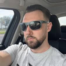 What servers have cats